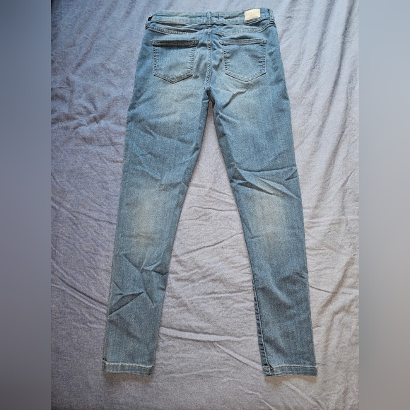Light blue Jeans, very comfortable. - Picture 2 of 3